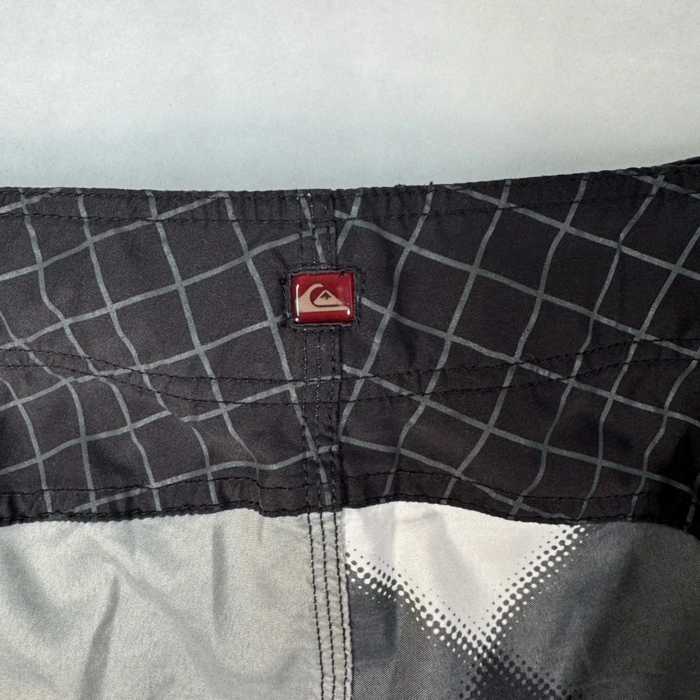 Vintage Quiksilver Neo Fly 2.0 Board Shorts Gray Plaid Surf Swim Men's 36 Y2K L